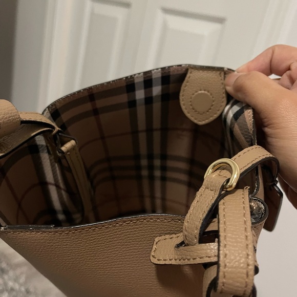 Burberry reversible bucket sling - Picture 2 of 2